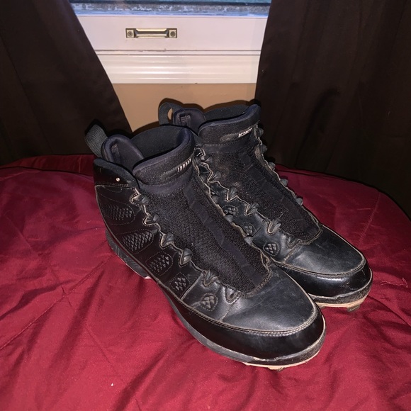 Retro Jordan 9 Cleats - Picture 2 of 5